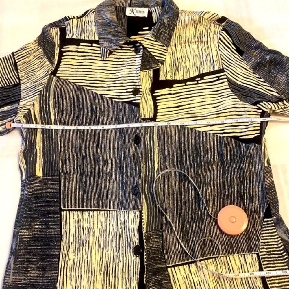 Beautiful petite buttons down blouse ?? - Picture 2 of 6